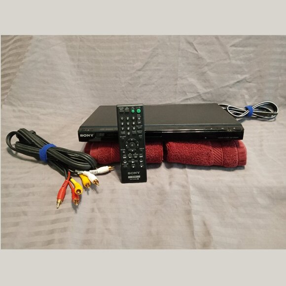 Sony DVP-SR200P DVD/CD Player with Remote and 6 ft AV RCA Connector Cable - Picture 1 of 9